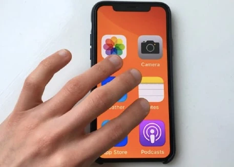 iphone zoomed in tapping with three fingers